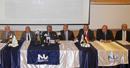 بدء المؤتمر الصحفى لجامعة النيل الأهلية بحضور عمرو موسى - صور 