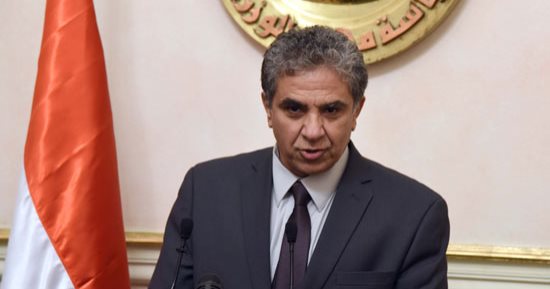 الحكومة تستعرض تقرير حول حوت الإسكندرية النافق والتغيرات المناخية