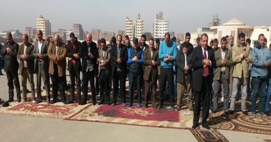  جامعة بنى سويف تؤدى صلاه الغائب على طالبين لقيا مصرعهما فى حادث سير  
