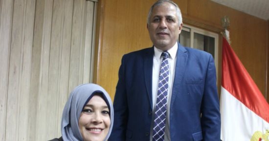 وزير الداخلية يكرم بطلة معاقة بالعريش.. والفتاة: الإرهاب لن ينال من عزيمتنا