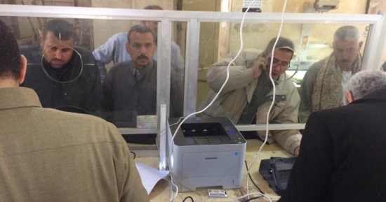 صور.. مكاتب الشهر العقارى بأسوان والأقصر وكفر الشيخ تستقبل توكيلات تفويض الرئيس