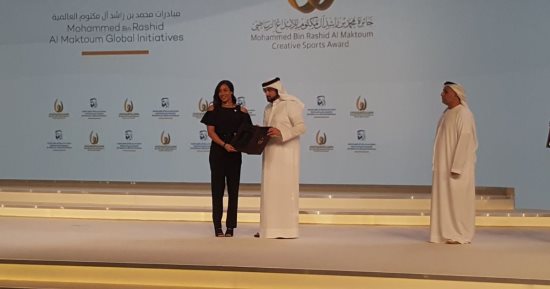 فريدة عثمان تتسلم جائزة محمد بن راشد للإبداع الرياضى 