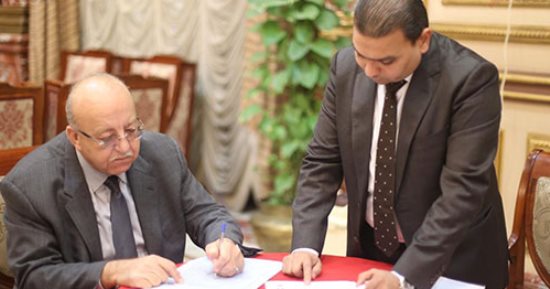 نواب البرلمان يوقعون استمارة تزكية السيسى لليوم الثانى 