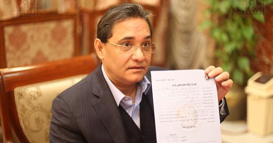 صور.. عبد الرحيم على يوقع استمارة تزكية الرئيس السيسي للانتخابات الرئاسية