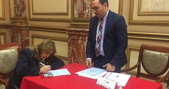 مظاهرة المحبة تستمر.. النواب يوقعون استمارة تزكية السيسي لليوم الثانى (صور)