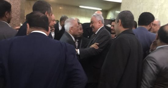 مشادات بين الطاعنين على شروط قيد المحامين وهيئة الدفاع بحضور سامح عاشور
