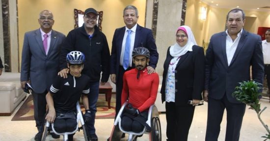 وزير الرياضة يلتقى لاعبى منتخب الإمارات لألعاب القوى ذوى الاحتياجات الخاصة