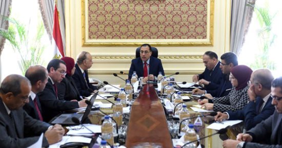 القائم بأعمال رئيس الوزراء يناقش سير العمل بـ"الأسمرات 3" مع محافظ القاهرة