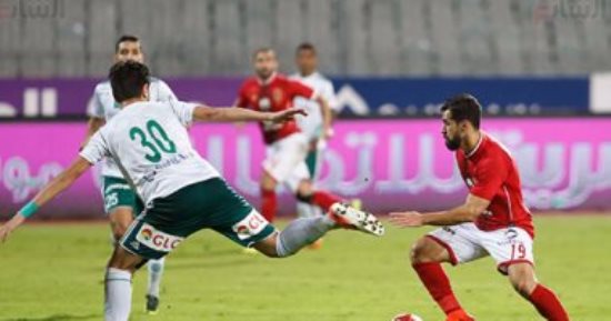 لاعبو المصرى يؤدون صلاة الجمعة بمسجد خليفة استعداداً للأهلى فى السوبر