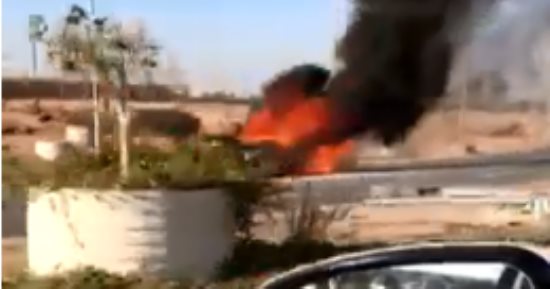 قارئ يشارك بفيديو لحريق سيارة بطريق السويس