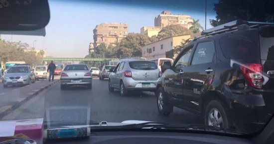 زحام مرورى أعلى محور الفنجرى اتجاه المطار إثر حادث تصادم سيارتين 