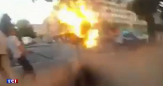 تداول فيديو لشرطة فرنسا تشعل النيران فى شخص