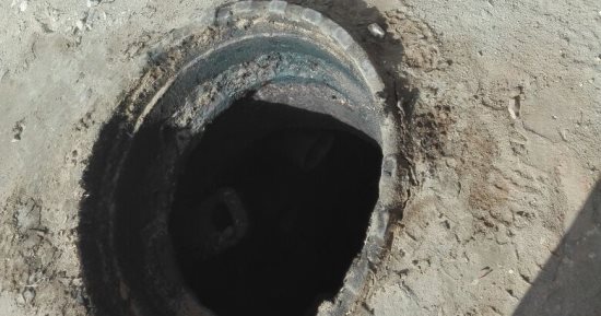 قارئ يحذر من بالوعات مكشوفة بشوارع المجاورة الأولى بمدينة الشروق