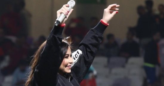 فيديو.. شيرين عبد الوهاب تفتتح حفل سوبر الأهلى والمصرى بالسلام الوطنى