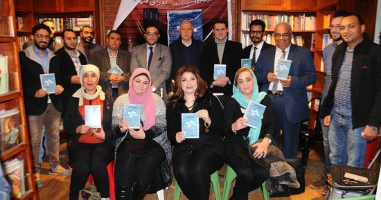 صور.. بحضور سفير فلسطين السابق.. الكاتب علاء الفار يوقع كتاب "أوراق صهيونية"