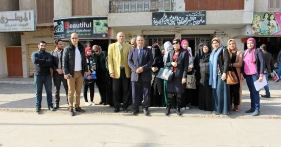 صور.. وفد من تجارة دمياط يحرر توكيلات للرئيس السيسي للترشح لفترة ثانية