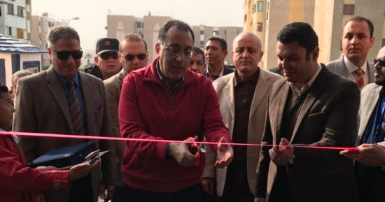 وزير الإسكان يفتتح المركز التكنولوجى لخدمة المواطنين بمدينة الشروق