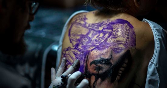 تايم:الصين تمنع ثقافة الـ"هيب هوب" وتحظر ظهور ممثلين بتاتو فى التليفزيون