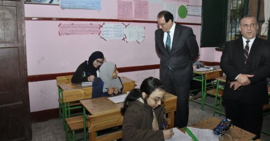 محافظ الدقهلية يوجه بتوفير الجو النفسى الملائم لطلاب الإعدادية في اللجان 