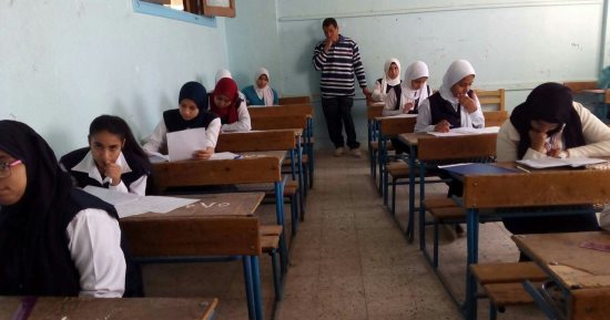 صور .. وكيل تعليم الأقصر يتفقد بدء إمتحانات الفصل الدراسى الأول للشهادة الإعدادية