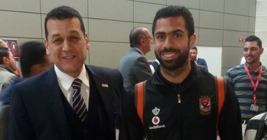 جماهير الأهلى تستقبل الفريق بمطار القاهرة بعد حصوله على كأس السوبر "صور"