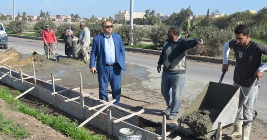 مساعد محافظ كفر الشيخ يتفقد رفع كفاءة الطرق ونقل مقلب القمامة
