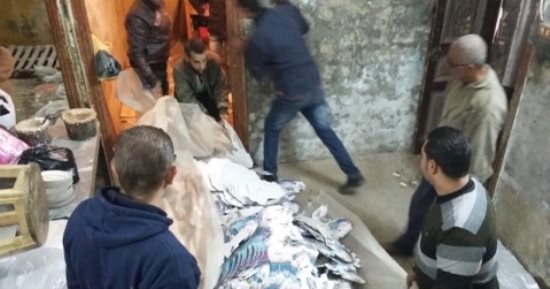 إخلاء منزلين آيلين للسقوط بمركز أبو المطامير بالبحيرة