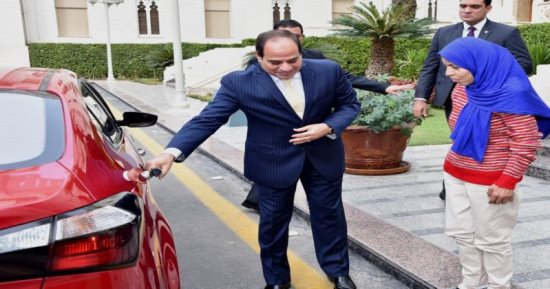 4 سنوات من التقدير .. خطابات الرئيس عن مكانة المرأة خلال فترة رئاسته