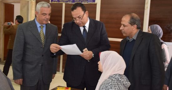 صور .. رئيس جامعة المنوفية ونائباه في جولة تفقدية للامتحانات 