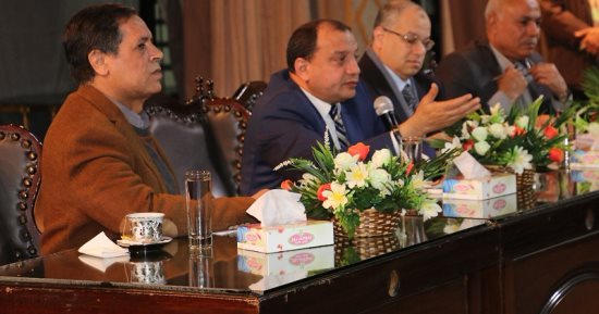 رئيس جامعة بنى سويف يشكل لجنة لضبط الأداء المالى والإدارى بالجامعة  