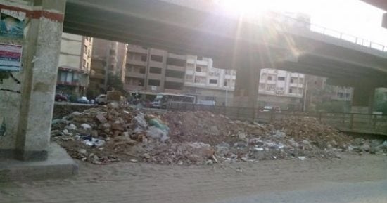 صور..شكوى من تلال القمامة ومخلفات البناء على ضفاف ترعة المريوطية