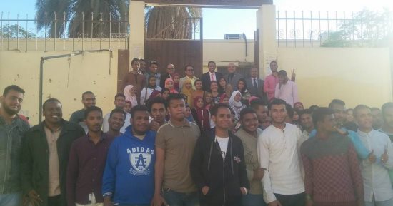 وفد طلاب التربية الموسيقية بأسوان يحرر توكيلات للرئيس للترشح لفترة ثانية