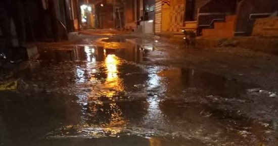 صور.. اضبط مخالفة .. مياه الشرب تغرق شوارع مدينة الإبراهيمية بالشرقية