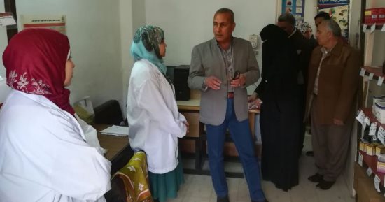 محافظ السويس يحيل مديرة وحدة الأمومة والطفولة للتحقيق العاجل بسبب الإهمال