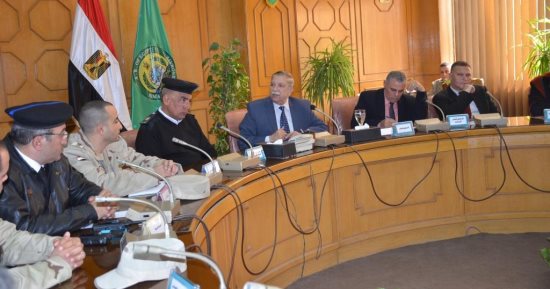 محافظ الإسماعيلية يستعرض سيناريوهات مواجهة الزلازل والأزمات والكوارث