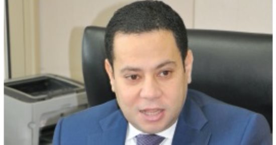 عاملو "عمر أفندى" يطالبون وزير قطاع الأعمال بإعادة الشركة لسابق عهدها 