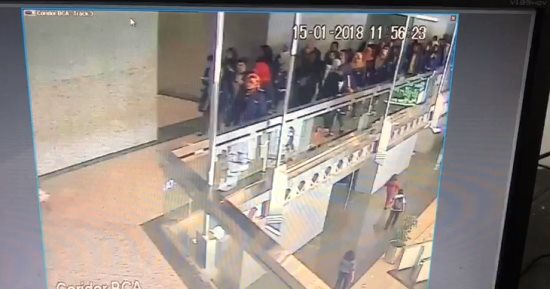 نشطاء يتداولون فيديو للحظة انهيار جزء من مبنى بورصة جاكرتا بإندونيسيا