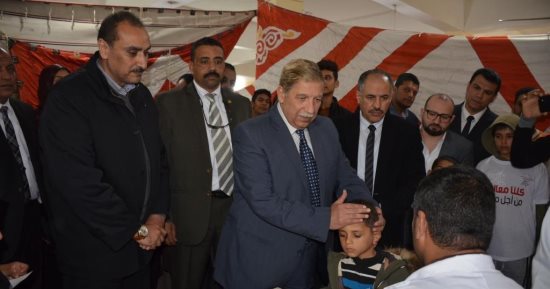 محافظ الاسماعيلية يشهد فعاليات القافلة الطبية لحملة "كلنا معاك من أجل مصر"