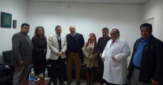 خبير جراحة مخ وأعصاب يوقع الكشف الطبى على المرضى بمستشفى مطروح اليوم وغدا