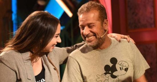شاهد.. شريف منير ينشر صورة مع ابنته ويعلق: أنا والبكرية