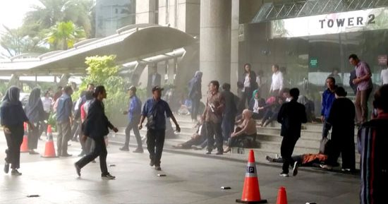 ارتفاع حصيلة ضحايا انهيار بمبنى البورصة فى إندونيسيا إلى 80 مصابا