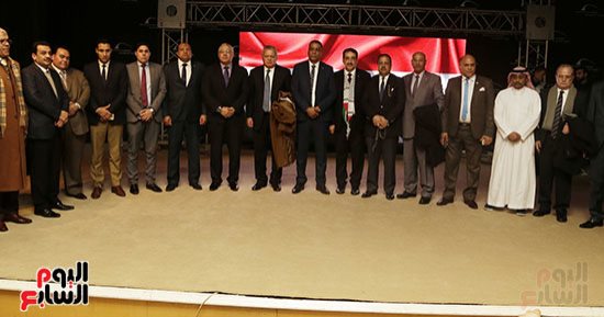 الجاليات الأجنبية فى مصر تجمع توقيعات دعما للدولة فى حربها على الإرهاب