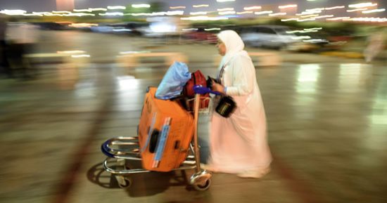 السياحة تنسق مع السعودية لحماية حقوق المعتمرين والشركات بعد تعليق العمرة