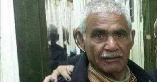 قارئ ينوه عن غياب والده بسبب مرضه بالزهايمر
