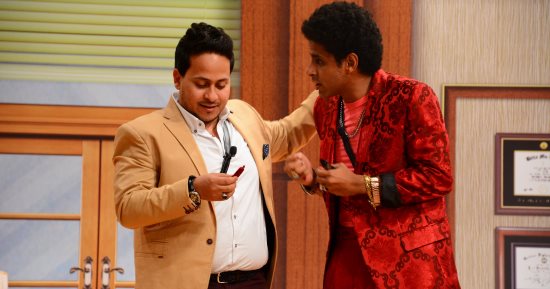 صور.. كواليس العرض الثالث من مسرح مصر بعنوان "وزير السعادة"