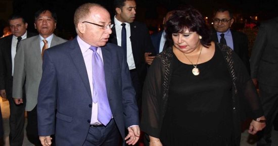 إيناس عبد الدايم تكرم حلمى النمنم لمجهوداته فترة توليه وزارة الثقافة.. الخميس
