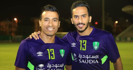 شاهد.. زملاء عبد الشافى يودعونه بالقميص 13.. وتوقيع خاص من رئيس النادى