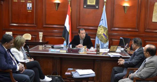 صور.. محافظ الأقصر يبحث استضافة مؤتمر الاستثمار لـ100 شركة هندية مارس المقبل