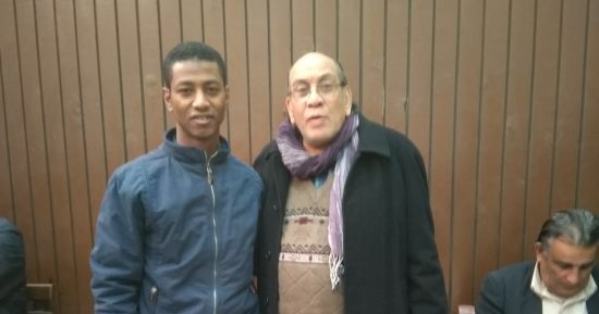 الفنان منير مكرم يحضر أولى جلسات محاكمة المتهمين بقضية كليب "بص أمك"