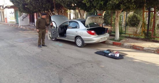 أمن قنا يشتبه فى سيارة بدون لوحات معدنية بجوار أحد البنوك